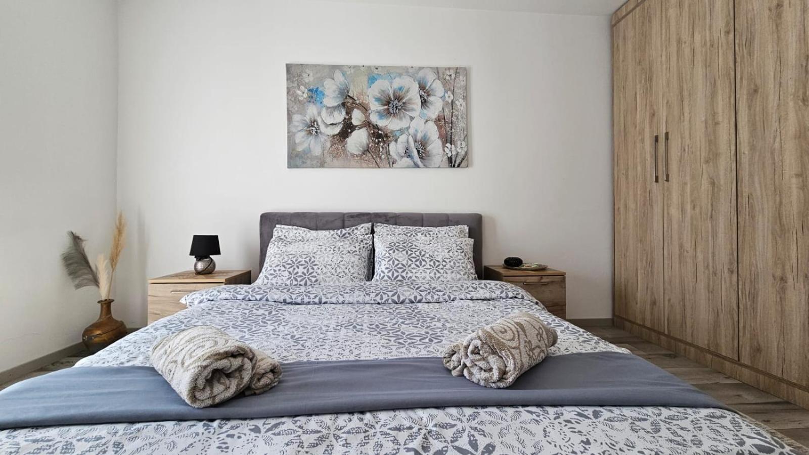 Cozy Apartment - 2 Bedrooms In The Best City Area. 페리자이 외부 사진